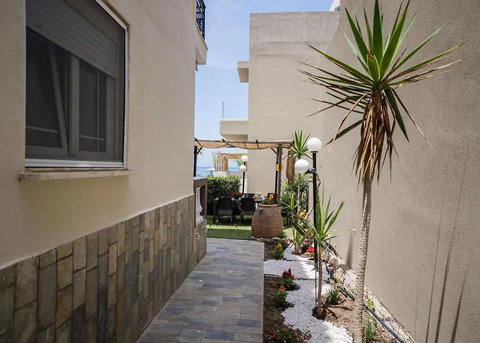 Chrispa's House Beachfront Bliss & Stunning Views