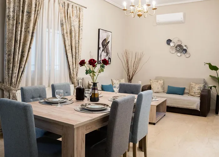 Chrispa's House Beachfront Bliss & Stunning Views *