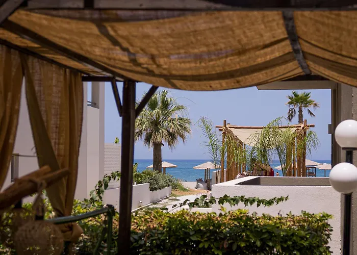 Chrispa's House Beachfront Bliss & Stunning Views Appartamento