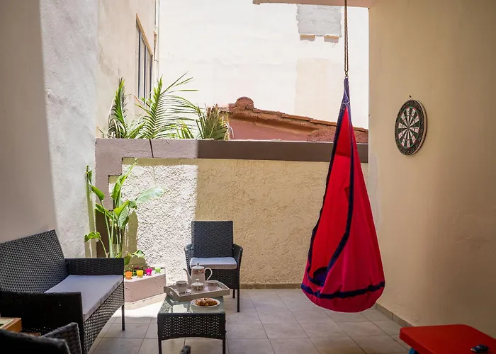 Chrispa's House Beachfront Bliss & Stunning Views Appartamento