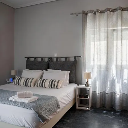 Chrispa's House Beachfront Bliss & Stunning Views *