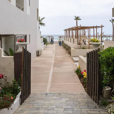 Chrispa's House Beachfront Bliss & Stunning Views 50m From The