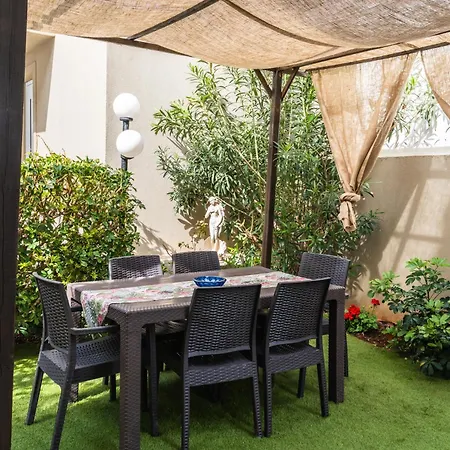 Chrispa's House Beachfront Bliss & Stunning Views Lägenhet *