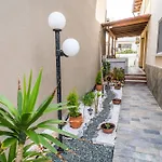 Chrispa's House Beachfront Bliss & Stunning Views 50m From The Lägenhet Rethymno