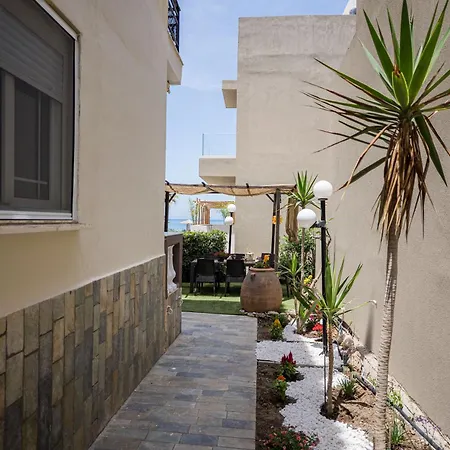 Chrispa's House Beachfront Bliss & Stunning Views 50m From The