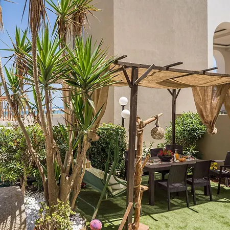 Chrispa's Seaside House *