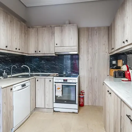 Chrispa's House Beachfront Bliss & Stunning Views