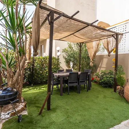 Chrispa's House Beachfront Bliss & Stunning Views Appartement