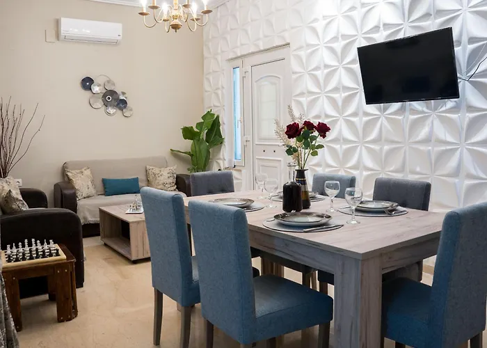 Chrispa's House Beachfront Bliss & Stunning Views Апартаменты