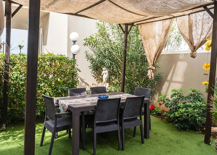 Chrispa's House Beachfront Bliss & Stunning Views Апартаменты *