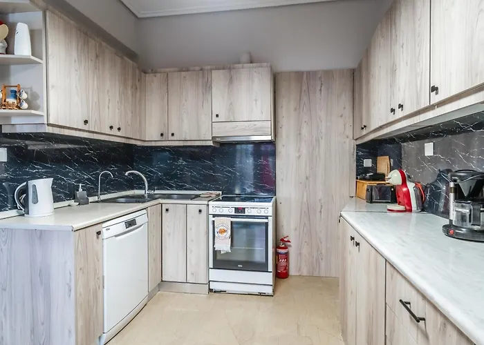 Chrispa's House Beachfront Bliss & Stunning Views