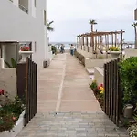 Chrispa's House Beachfront Bliss & Stunning Views 50m From The